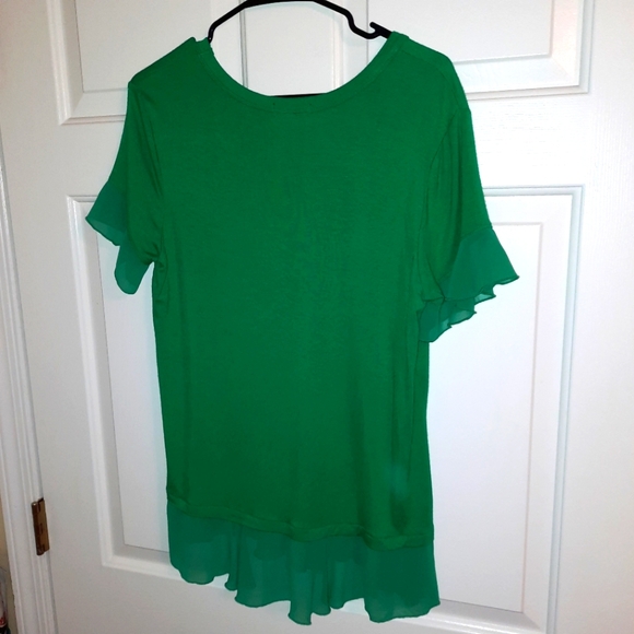Chacha Vente green shirt with sheer flutter sleeve and hem sz. M New With Tags - Picture 3 of 6